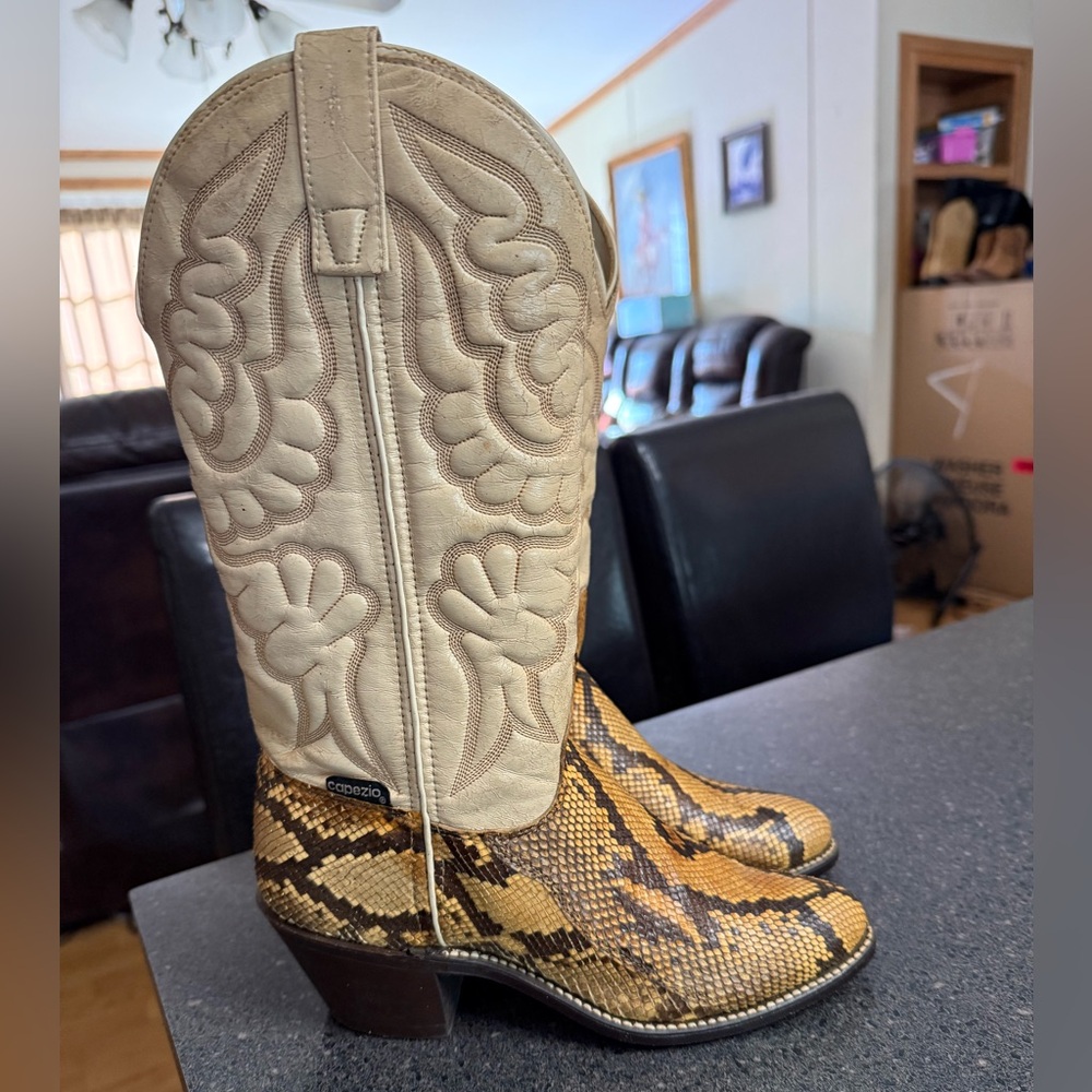 Vintage Capezio Snake Skin Leather Western Cowboy Boots size 5.5M Women's.
